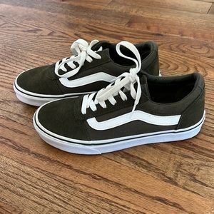 Old Skool Hunter Green Vans. Worn twice. Suede and canvas.